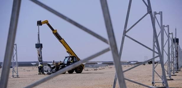 Trough collector structure and lifting equipment on site at the NOOR solar complex