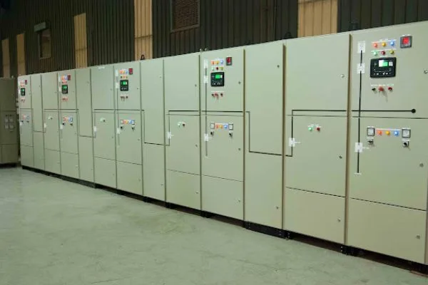 grande painel de distribuição industrial